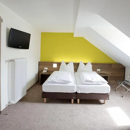 Basic Hotel